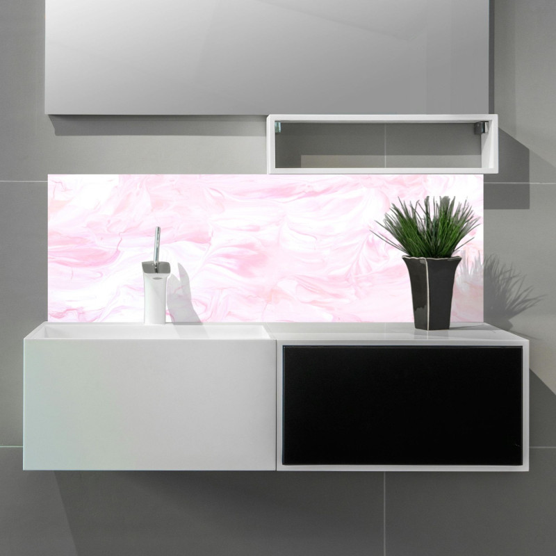 Crédence effet marbre rose salle de bain